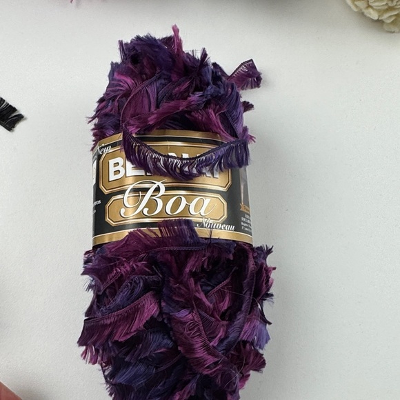 Bundle of 6 skeins of yarn - multiple brands and textures - Picture 4 of 8